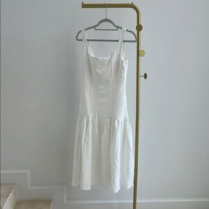 Elegant White Sleeveless Dress